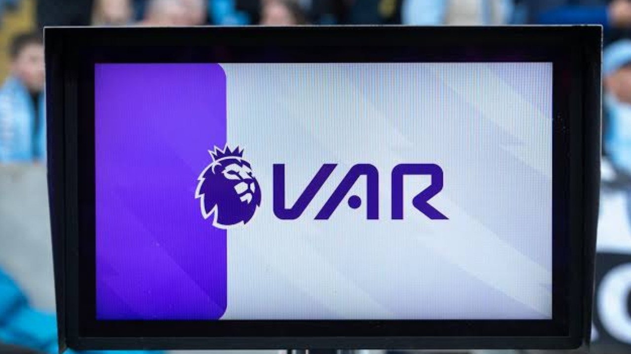 VAR pode acabar na Premier League: times da competição vão votar em breve Lorena Bueri