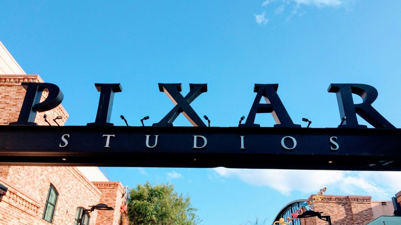 Demissões em massa atingem Pixar Studios, da Disney   Lorena Bueri
