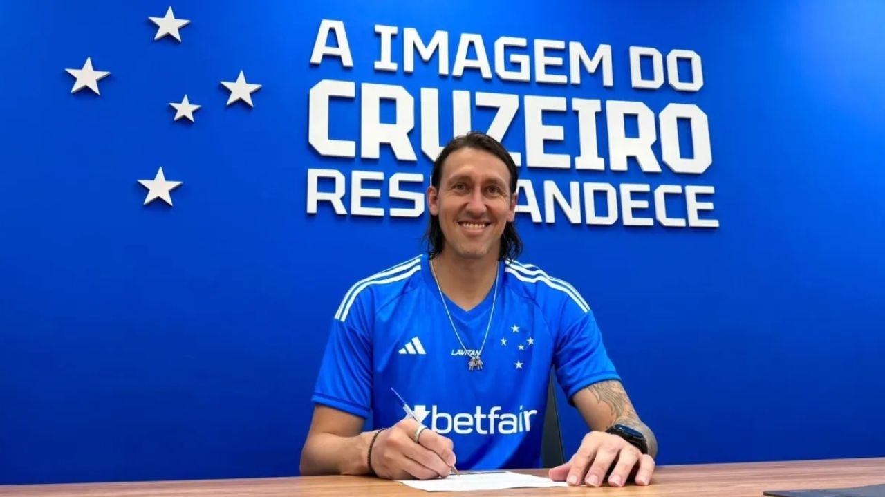 Cássio assina com o Cruzeiro e despede-se do Corinthians após 12 anos no clube paulista Lorena Bueri