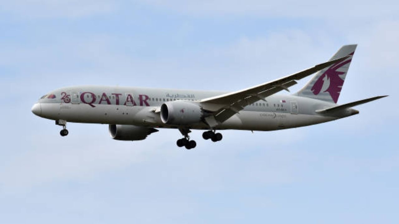 Turbulência em voo da Qatar Airways deixa 12 pessoas feridas em ida para Irlanda  Lorena Bueri
