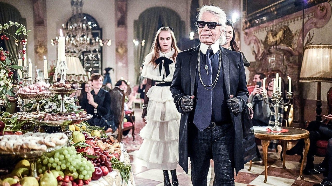 Chanel supera críticas online e duplica seu faturamento em 2023 Lorena Bueri