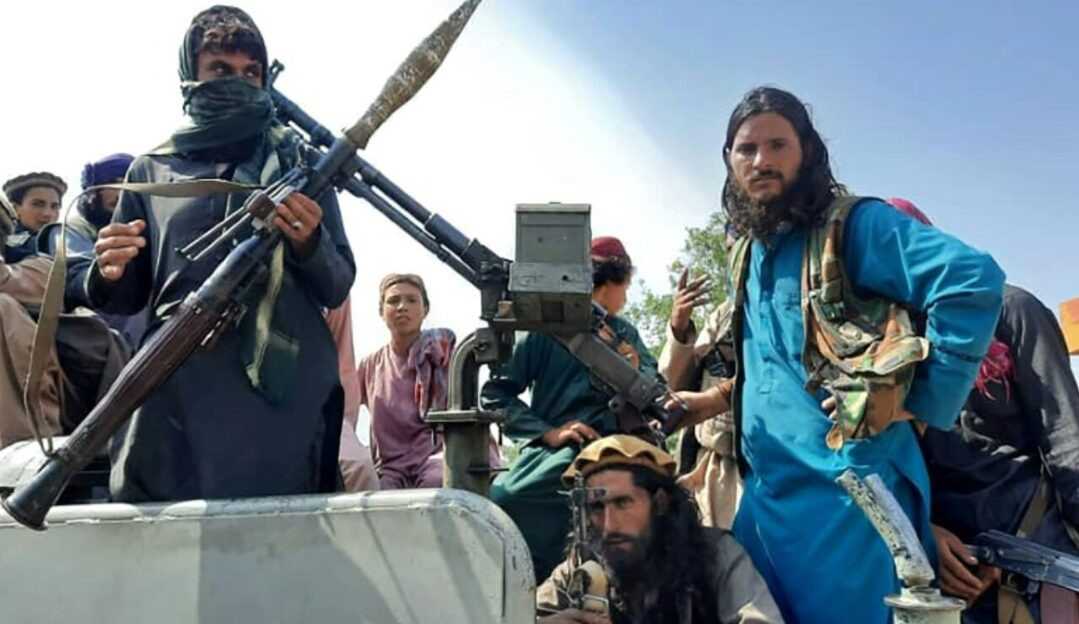 Pânico nas ruas de Cabul: Talibãs assumem o poder no Afeganistão Lorena Bueri
