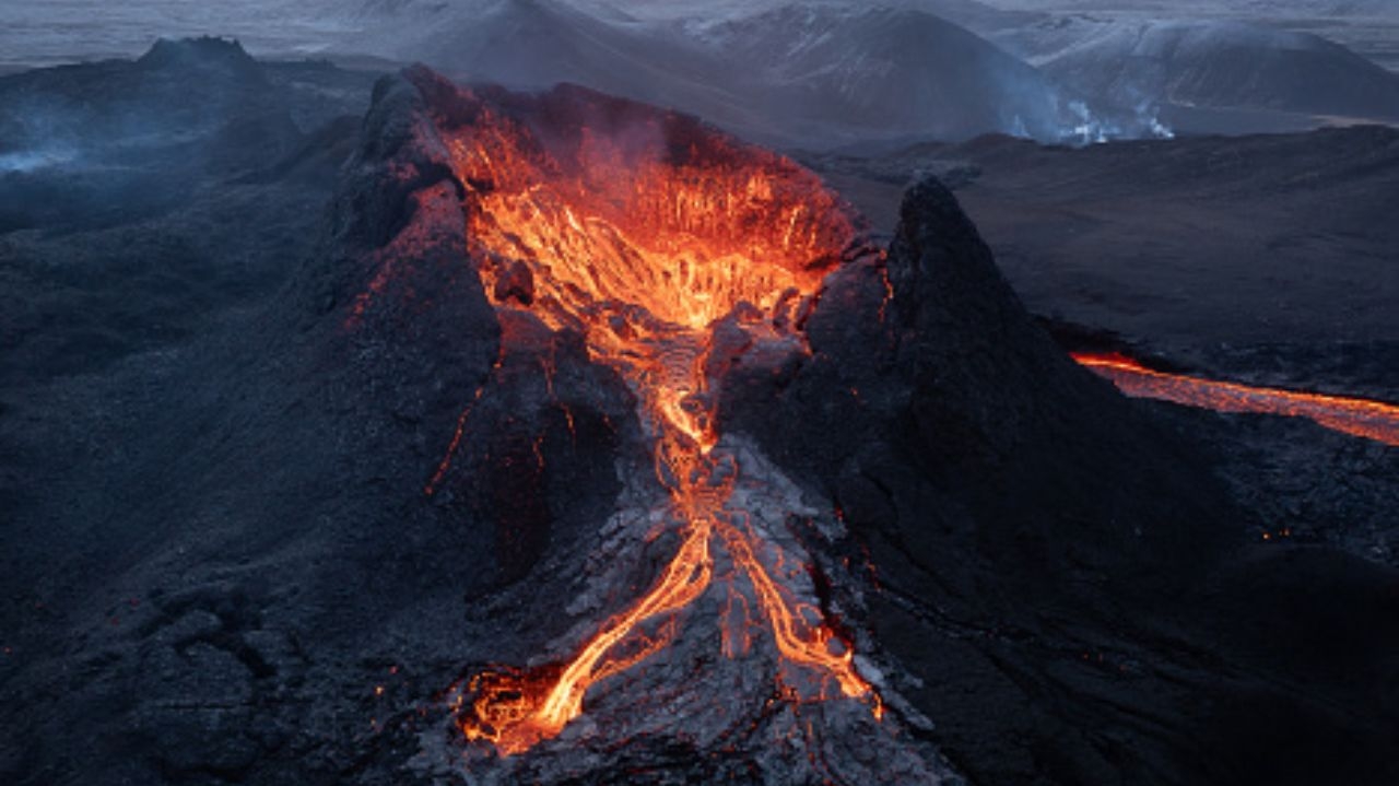 Vulcão entra em erupção na Islândia e causa evacuação nas cidades Lorena Bueri