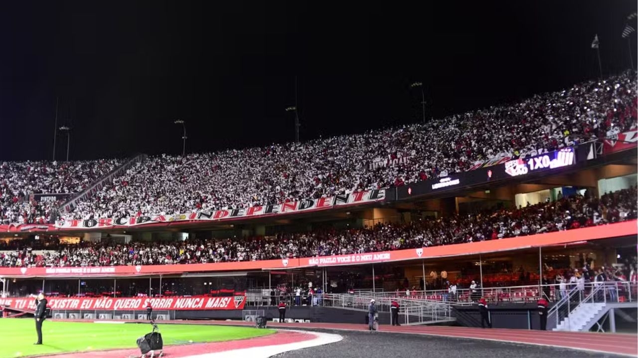 Em noite de festa no MorumBIS, São Paulo bate recorde de público na temporada Lorena Bueri