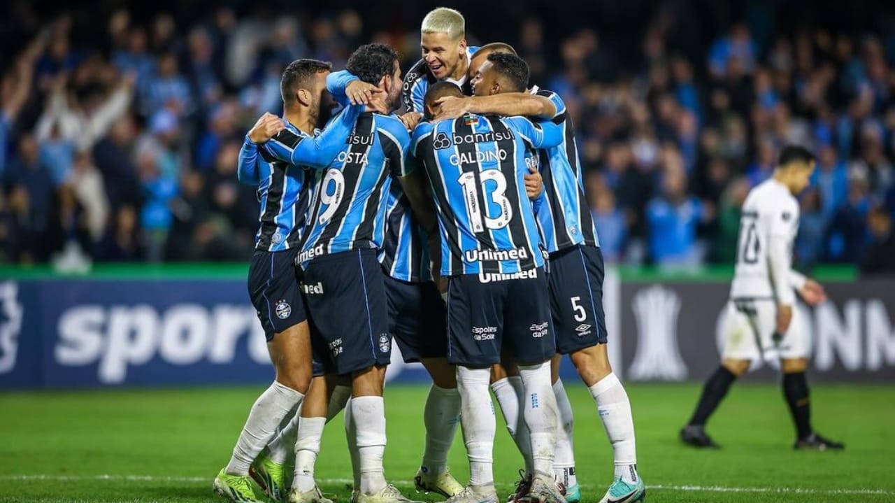 Na volta aos gramados, Grêmio goleia The Strongest e segue com chances na Libertadores Lorena Bueri