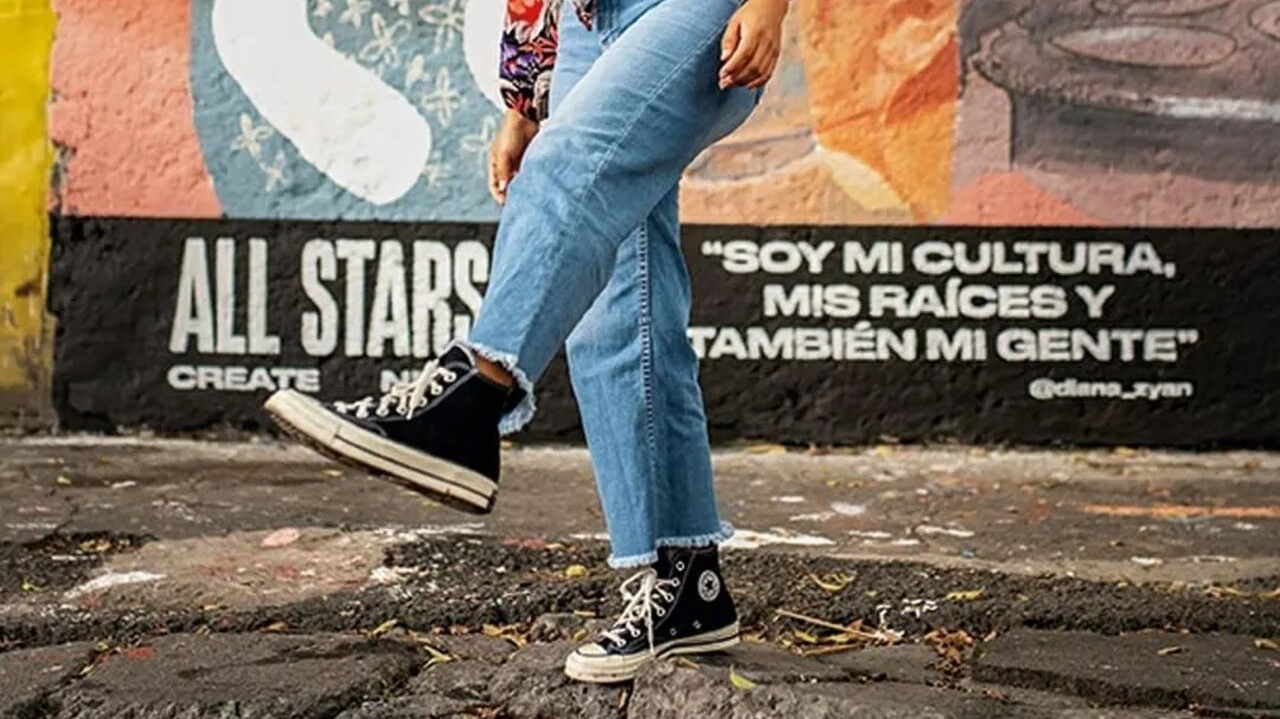 Clássico: Converse All Star mostra versatilidade com looks variados Lorena Bueri