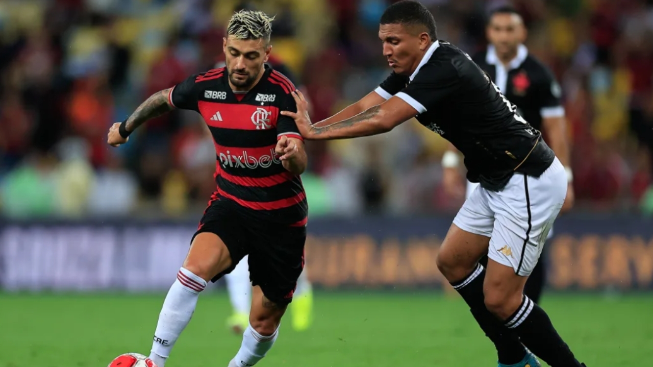 No retorno do Brasileirão, Vasco x Flamengo se enfrentam no São Januário Lorena Bueri