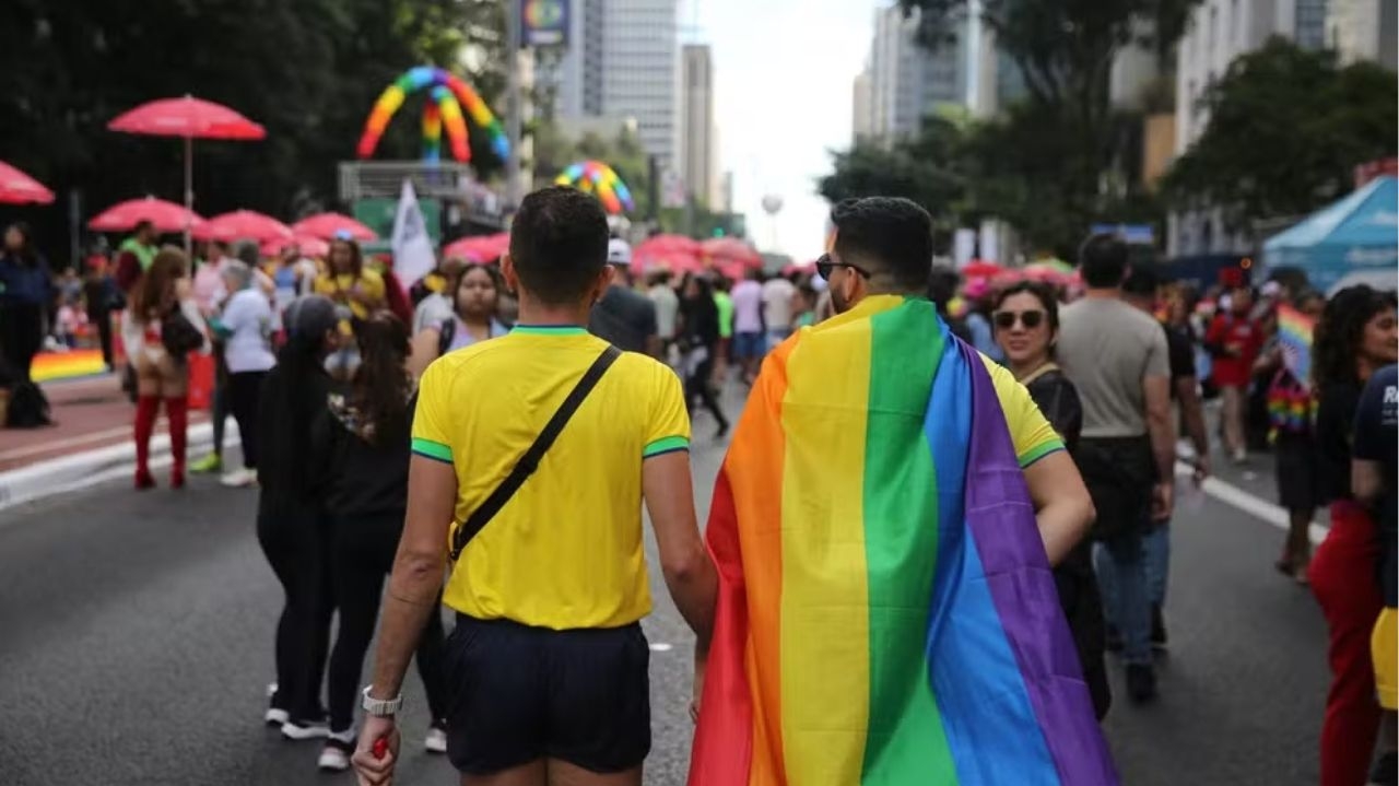 Multidão participa da 28ª parada LGBTQI+ em São Paulo Lorena Bueri