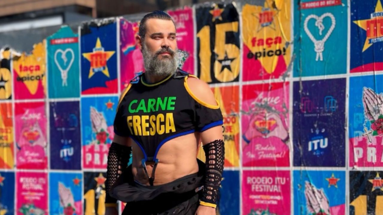 Confira look de Carmo Dalla Vecchia para parada LGBTQIA+ em SP Lorena Bueri