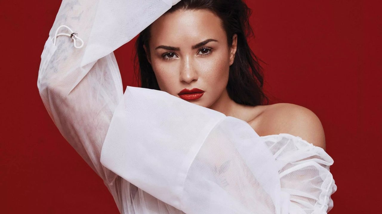 Demi Lovato fala sobre suas 5 reablitações  Lorena Bueri
