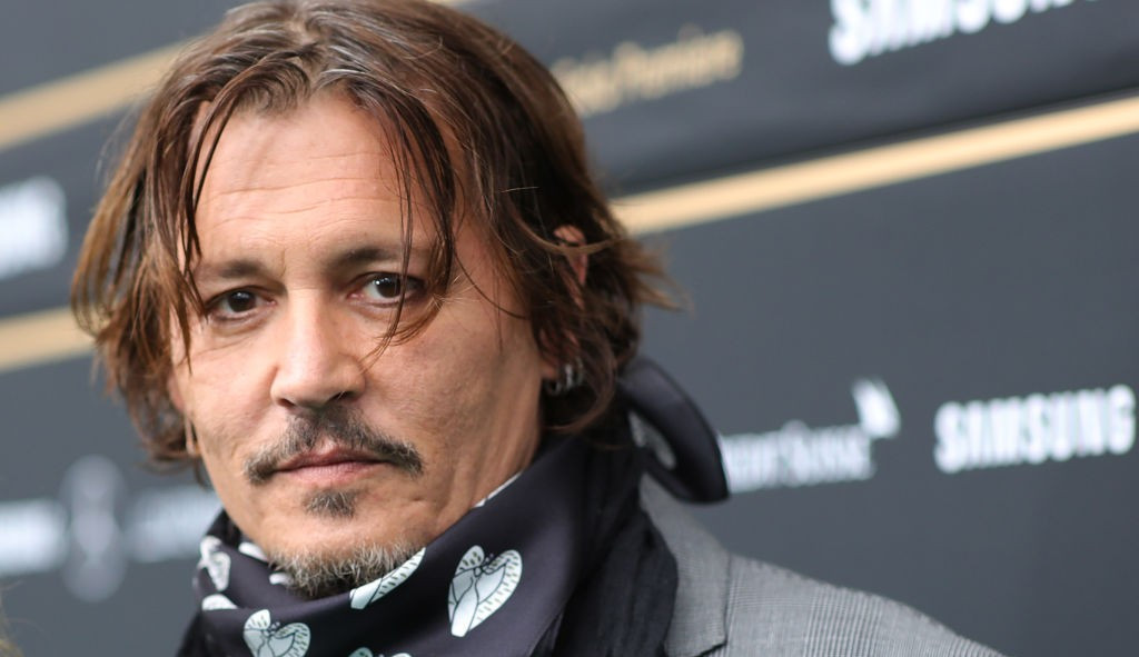 Johnny Depp nega acusações de agressão e diz estar sendo boicotado por Hollywood