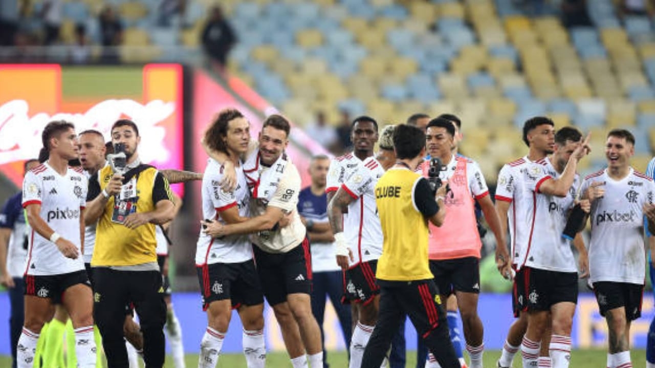 Flamengo se reapresenta com 7 ausências Lorena Bueri