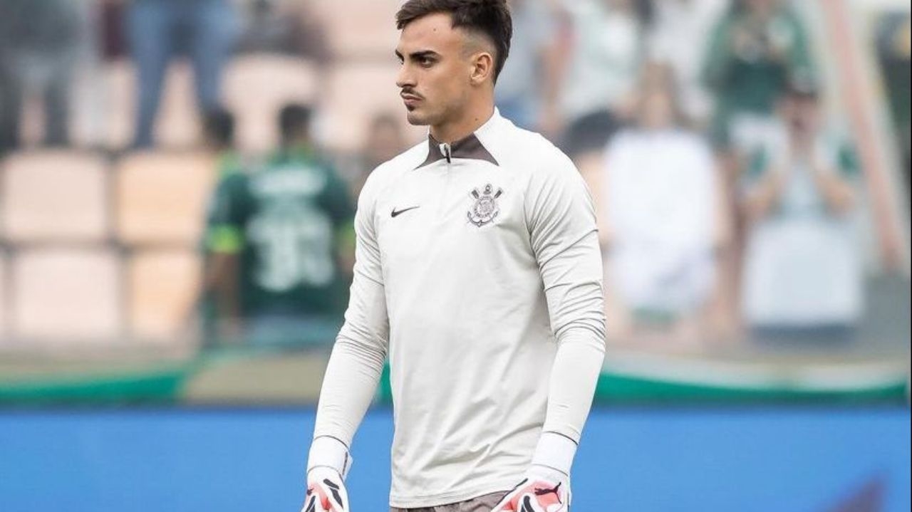 Corinthians assegura futuro com Matheus Donelli em meio a especulações sobre saída do goleiro titular Lorena Bueri