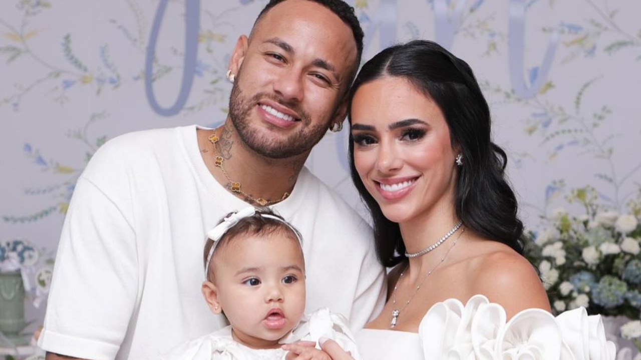 Neymar compartilha momentos do batizado de sua filha Mavie Lorena Bueri