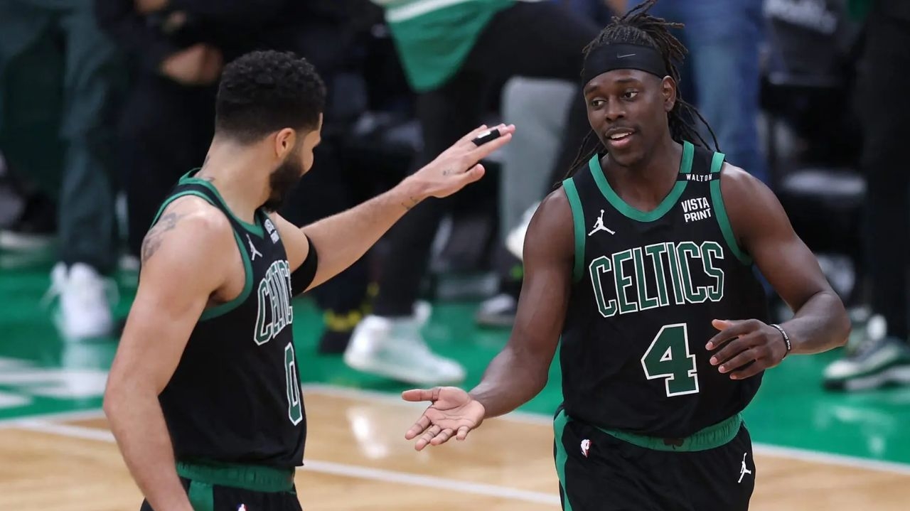 Celtics vencem Mavericks e abrem 2 a 0 na final da NBA Lorena Bueri