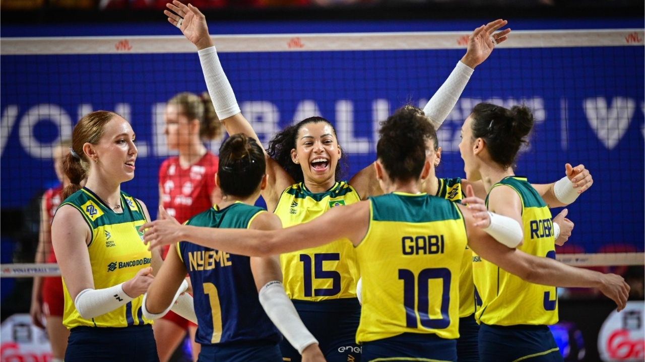 Brasil vence Polônia em duelo de invictas Lorena Bueri