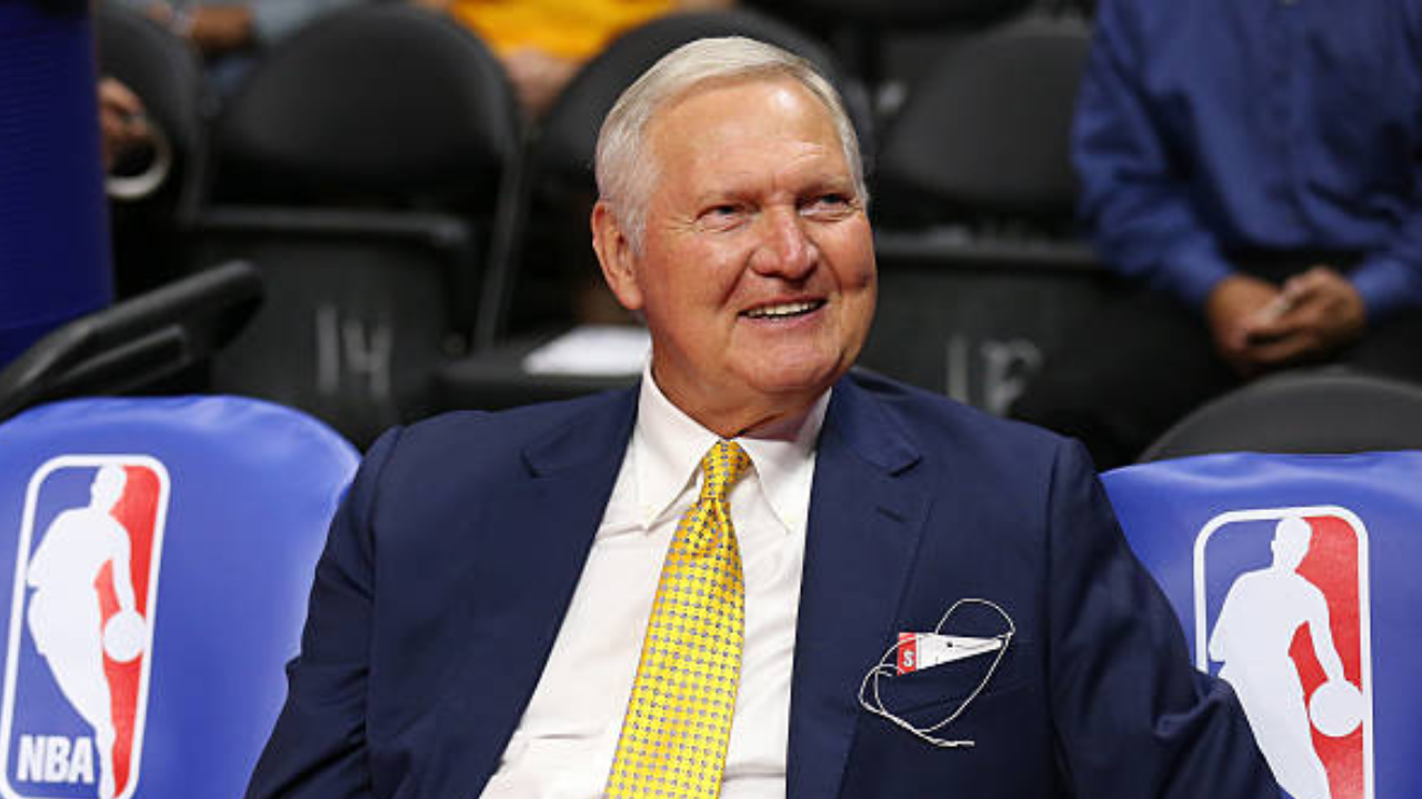  Jerry West, ícone do basquete e Mr. Logo da NBA, morre aos 86 anos Lorena Bueri