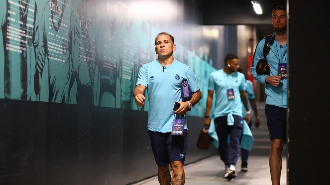 Grêmio tenta recuperar tempo perdido no Brasileirão enfrentado o Flamengo Lorena Bueri