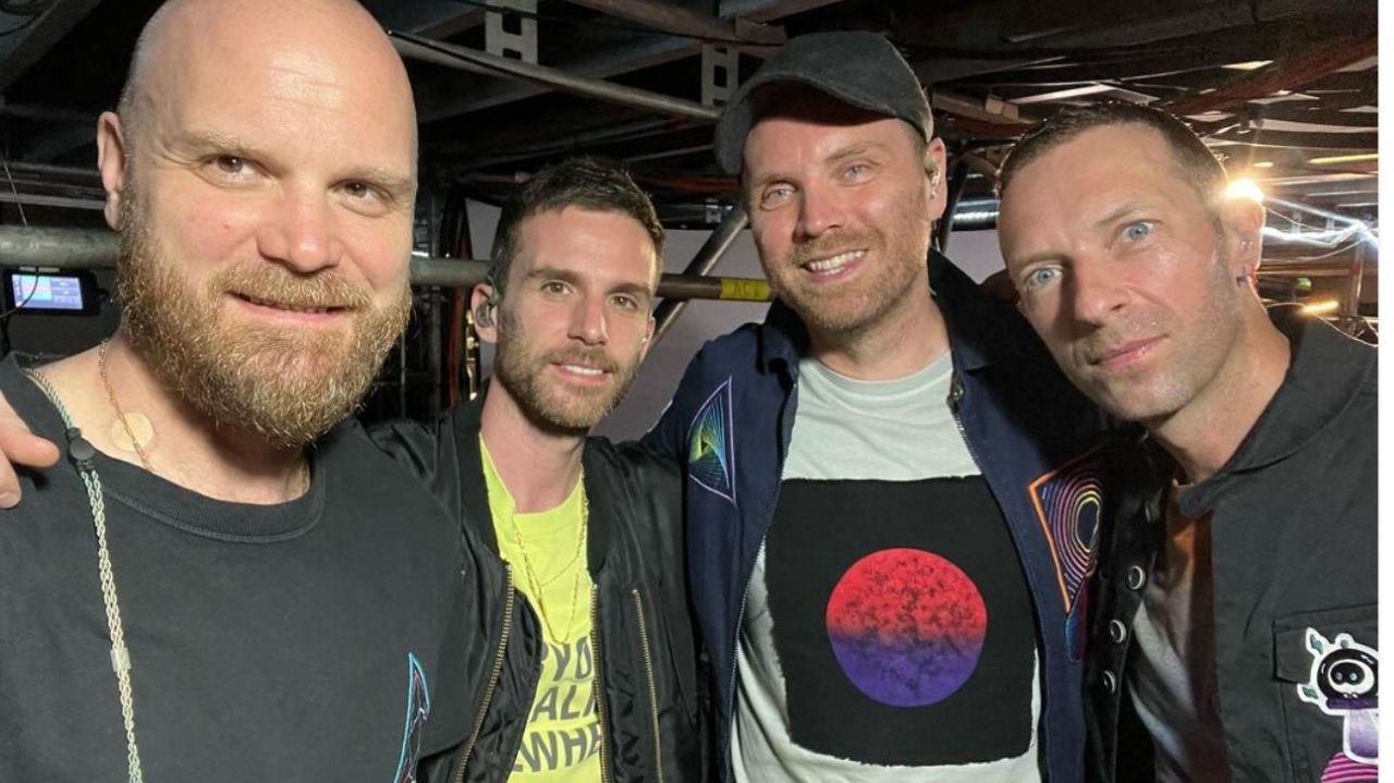 Coldplay anuncia data de lançamento de novo single Lorena Bueri