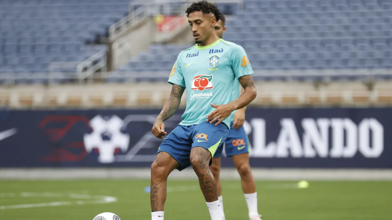 Raphinha contesta má declaração de Ronaldinho e o considera equivocado  Lorena Bueri
