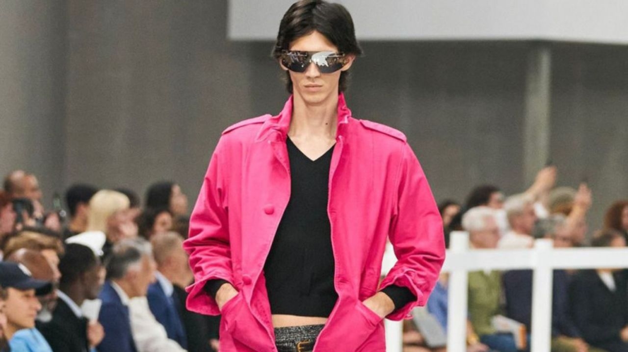 Milan Fashion Week: Prada explora o poder da realidade para o verão 2025 Lorena Bueri