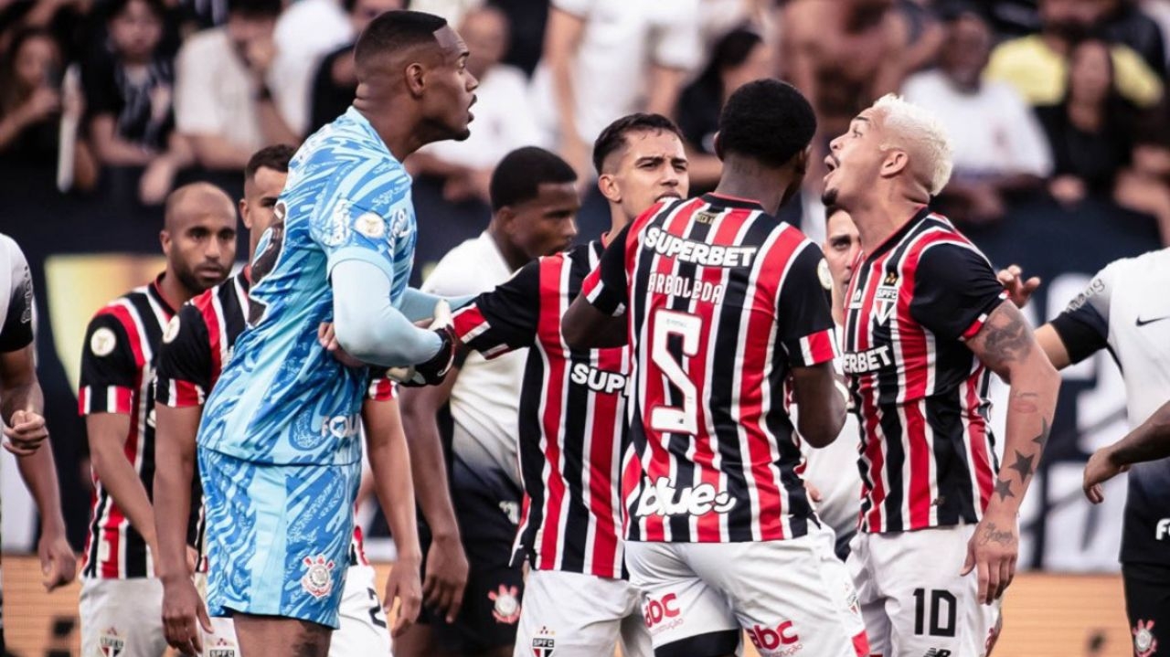 Confusão em Corinthians x São Paulo gera conflito entre jogadores nas redes sociais Lorena Bueri