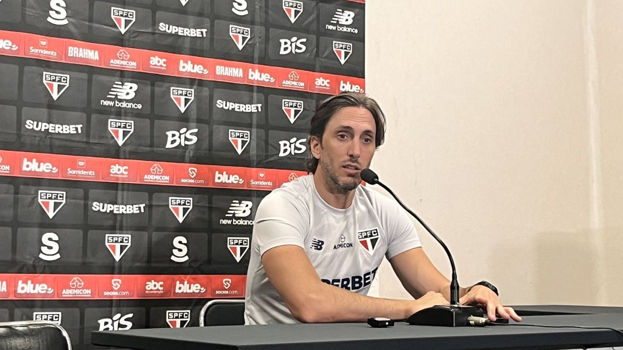 Zubeldía critica desvantagem do São Paulo em relação ao Corinthians Lorena Bueri