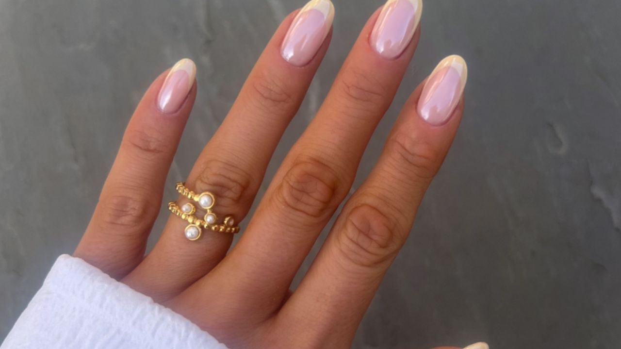 Butter Glazed: confira nova tendência de cor para as unhas Lorena Bueri