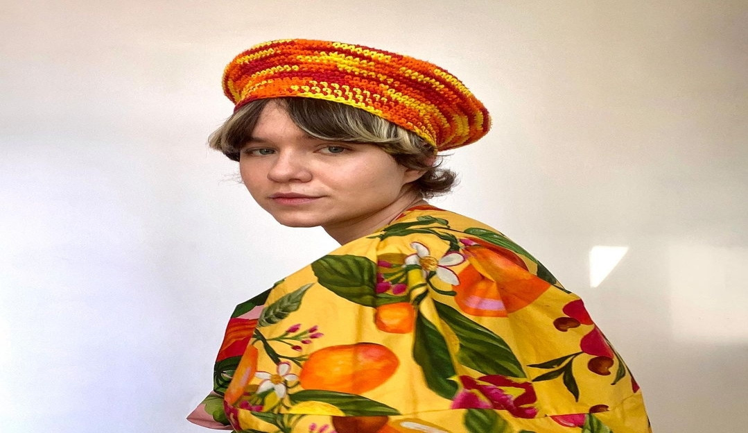 Tendência para o verão: Bucket hat de tricô e crochê Lorena Bueri