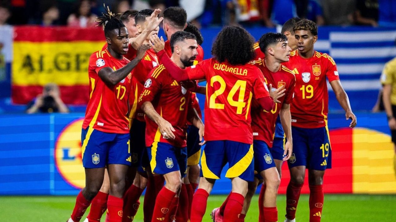 Espanha vence clássico e se garante nas oitavas da Eurocopa Lorena Bueri