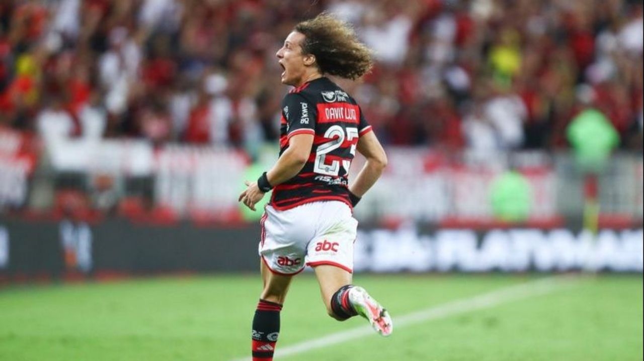 Com gol no final Flamengo vence Bahia no Maracanã  Lorena Bueri