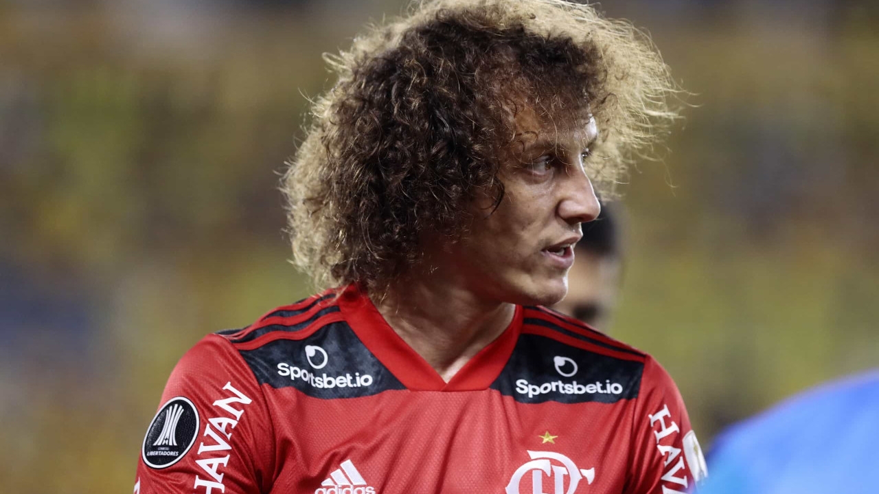 10 anos após declaração na copa de 2014, Davi Luiz alegra a 'nação' Lorena Bueri