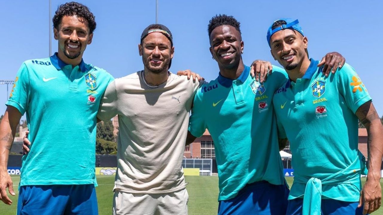 Neymar encontra jogadores da Seleção no CT em Los Angeles Lorena Bueri