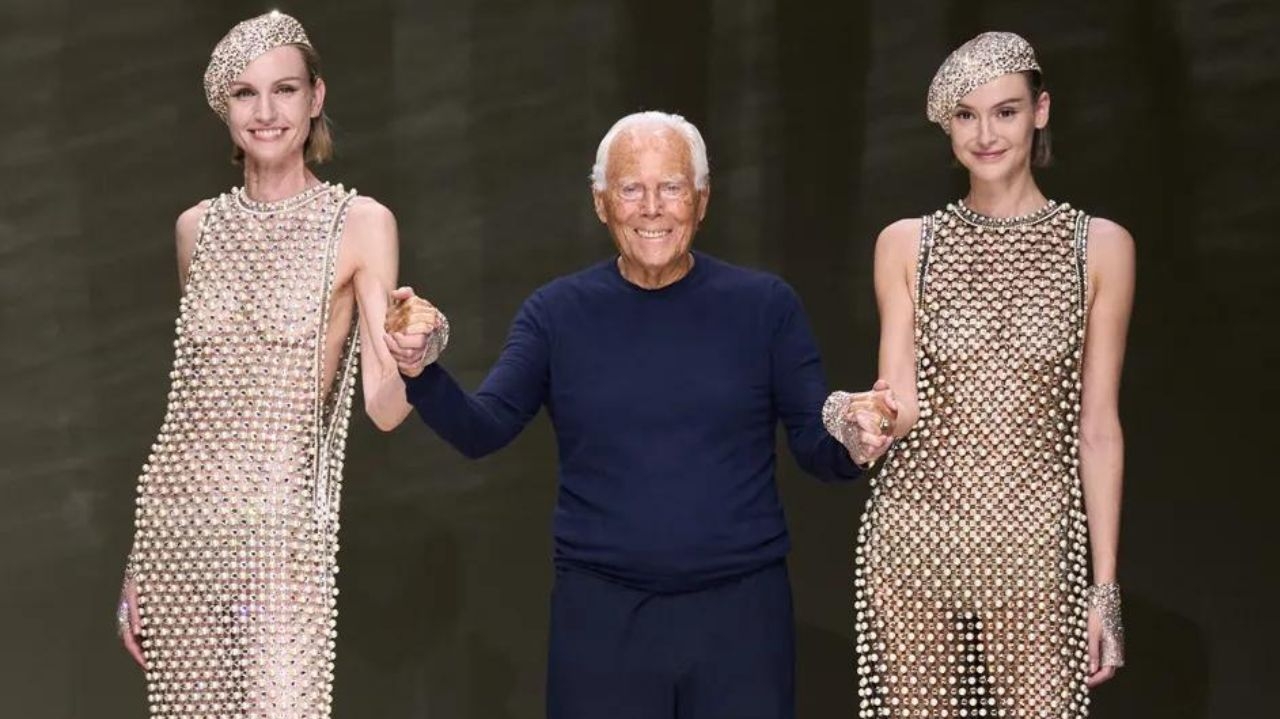 Armani Privé Couture 2024: pérolas e bordados elevam o desfile da marca Lorena Bueri