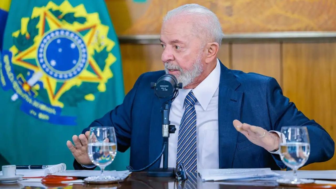 Lula afirma que aposentadorias vão continuar ligadas ao salário mínimo Lorena Bueri