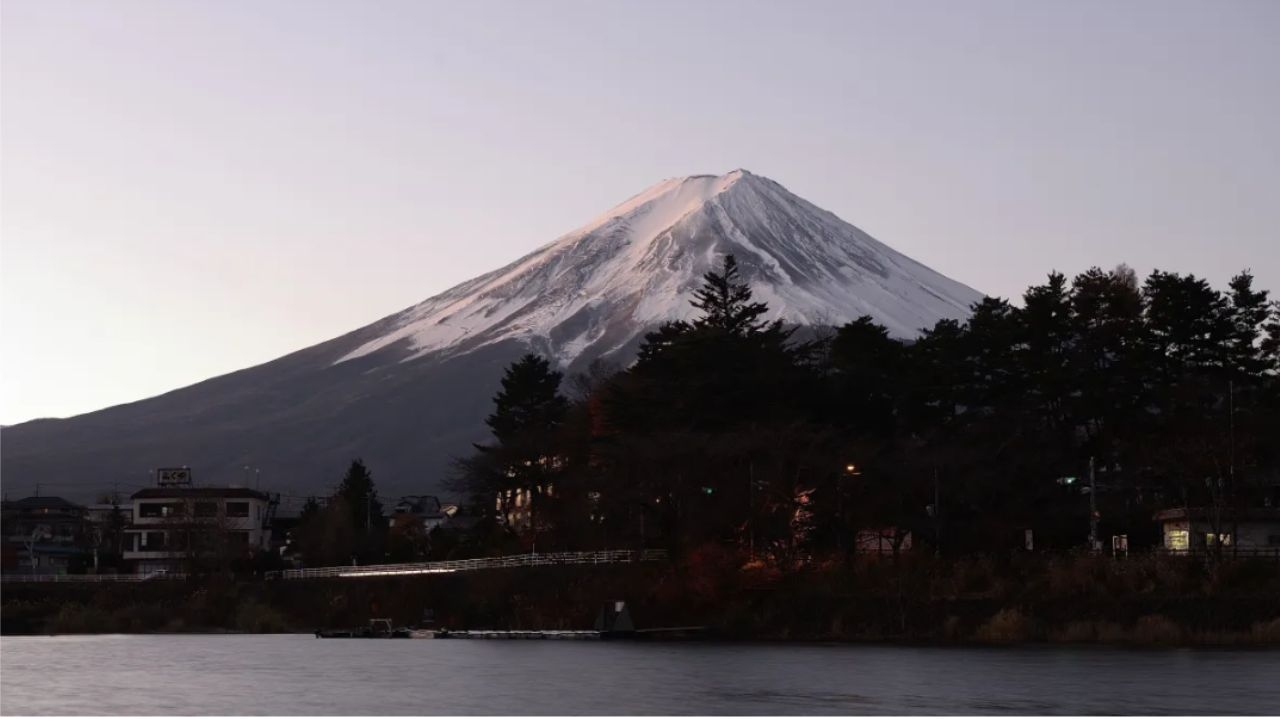 Monte Fuji passa a cobrar entrada no parque para evitar superlotação de turistas Lorena Bueri