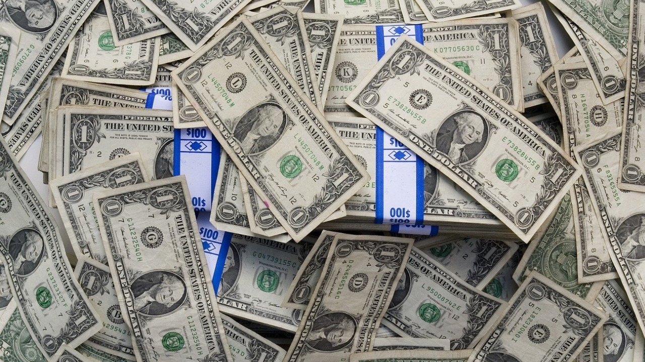 Dólar chega a R$5,65; valor é o maior registrado desde 2022 Lorena Bueri