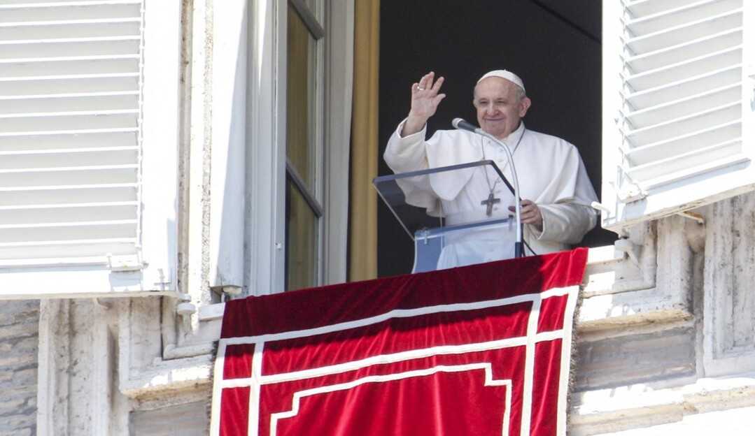 Papa Francisco pede que toda população se vacine contra covid-19 