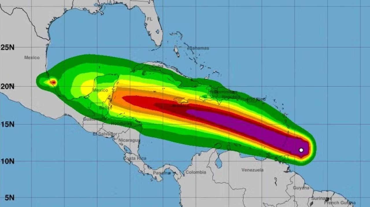 Alertas indicam que furacão Beryl pode chegar à Jamaica nas próximas horas Lorena Bueri