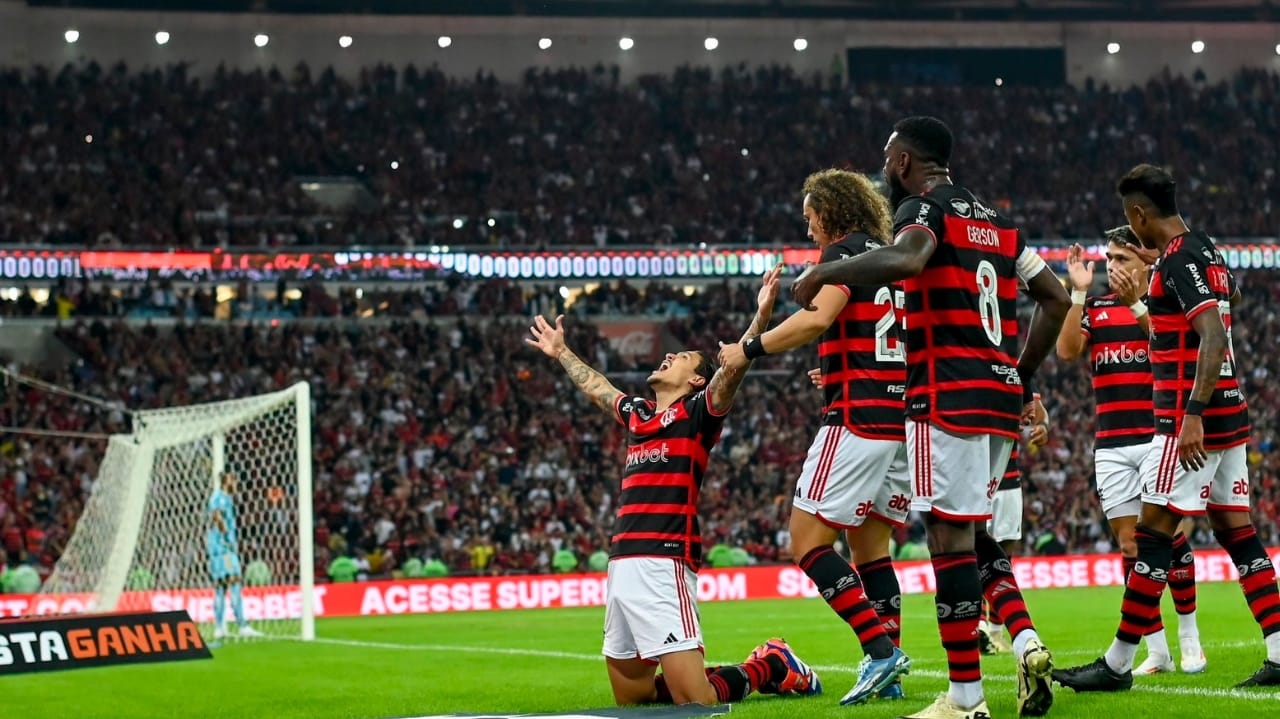 Flamengo vence bicampeão brasileiro e iguala a melhor pontuação do clube após 14 rodadas Lorena Bueri