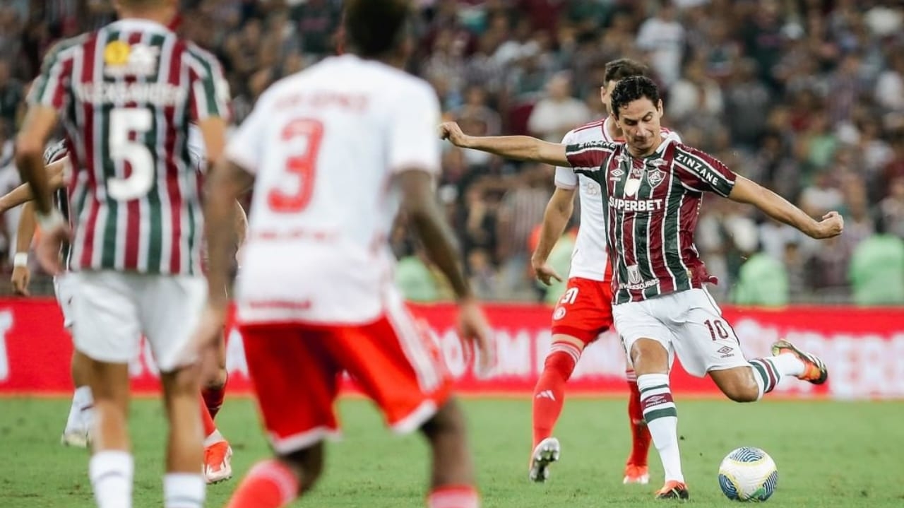  Fluminense empata com Inter, mas continua na lanterna Lorena Bueri