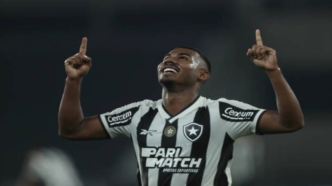 Botafogo domina, vence Atlético-MG e se aproxima da liderança Lorena Bueri