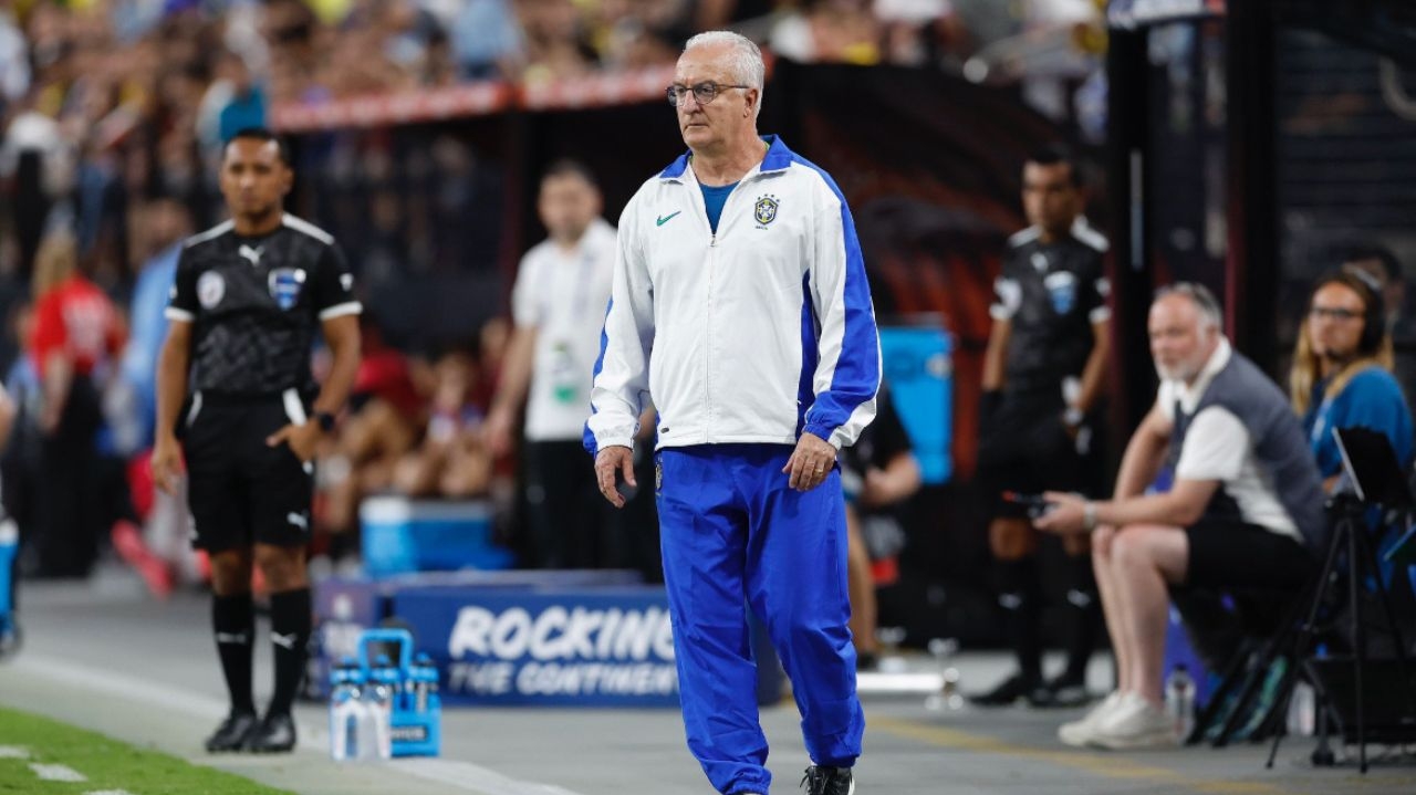 Dorival explica afastamento da roda de jogadores antes dos pênaltis  Lorena Bueri