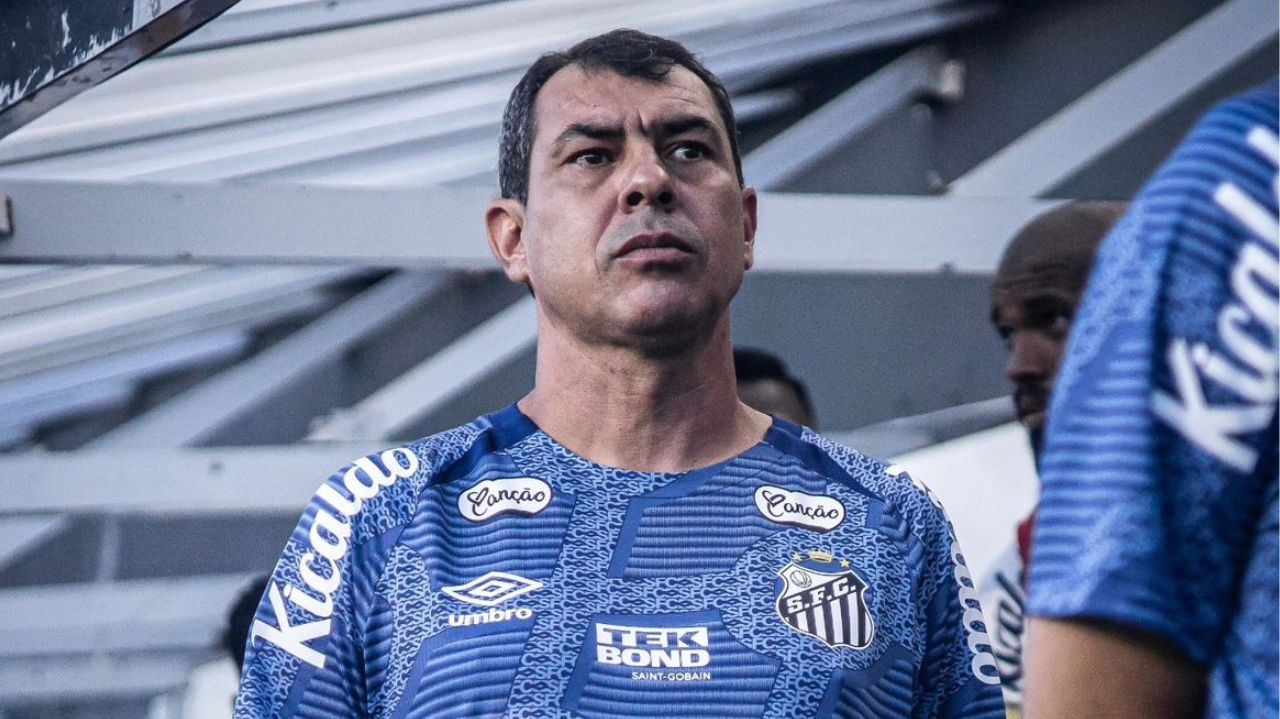 Carille nega proposta do Corinthians e busca reforços para o Santos Lorena Bueri