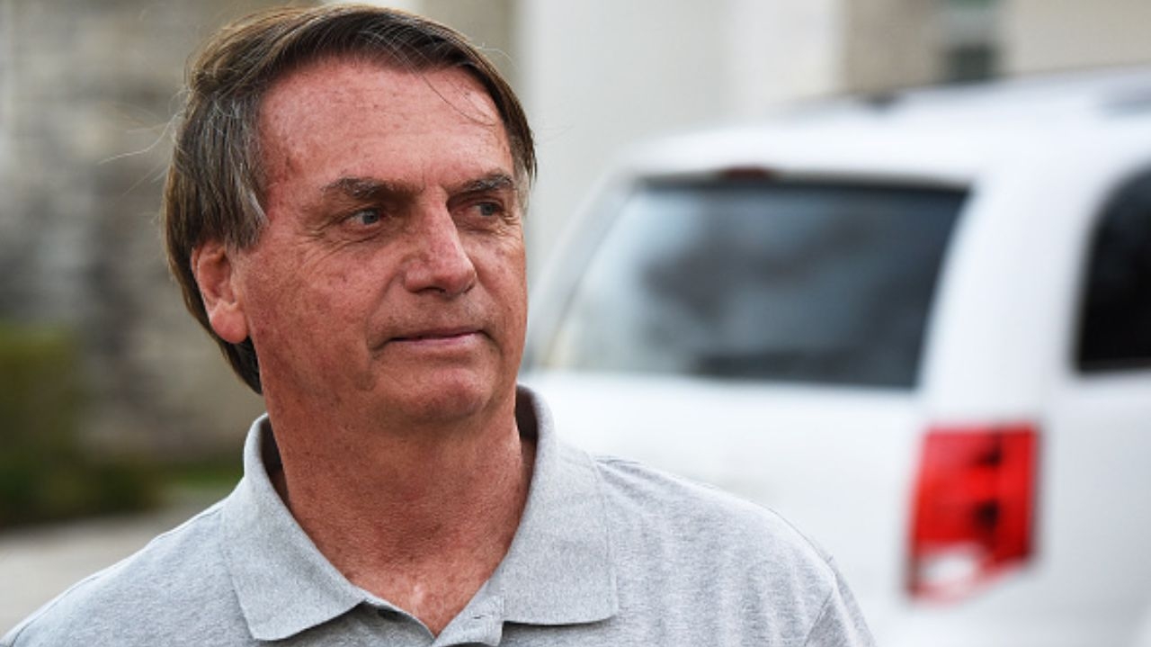 Médico de Bolsonaro foi funcionário fantasma da Apex, afirma agência Lorena Bueri