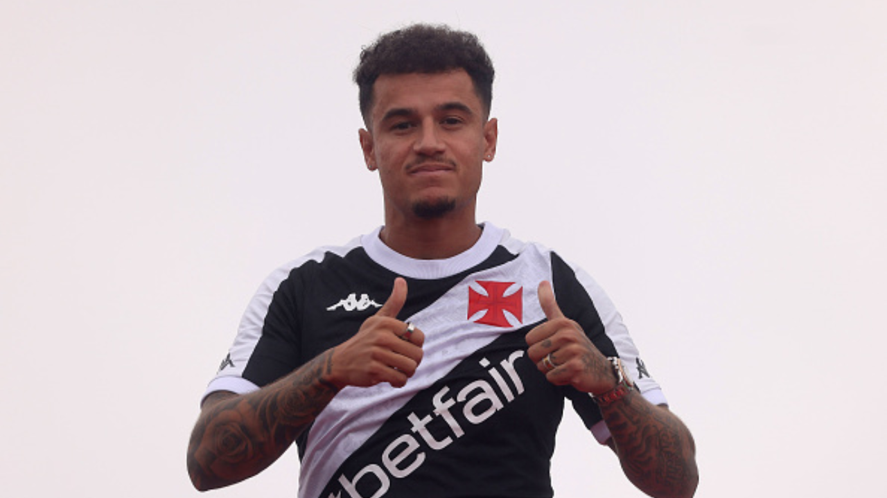 Neymar prestigia volta de Philippe Coutinho e recebe vaias da torcida cruzmaltina  Lorena Bueri