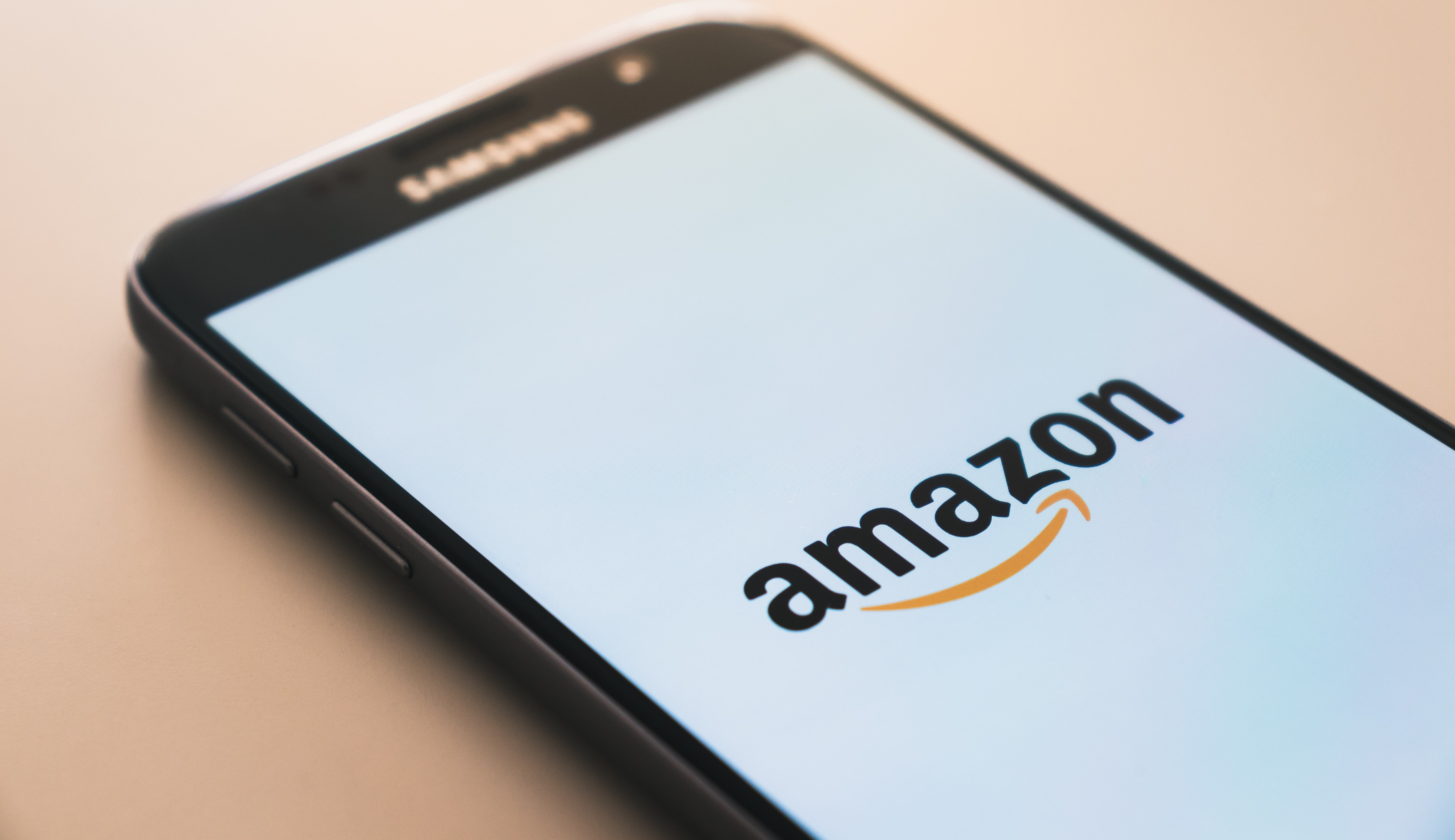 Amazon pretende abrir lojas físicas nos Estados Unidos, segundo jornal Lorena Bueri