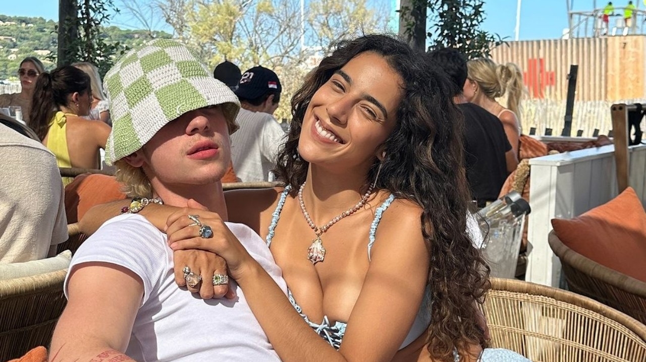 Juliano Floss e Marina Sena curtem Saint Tropez junto com Anitta Lorena Bueri