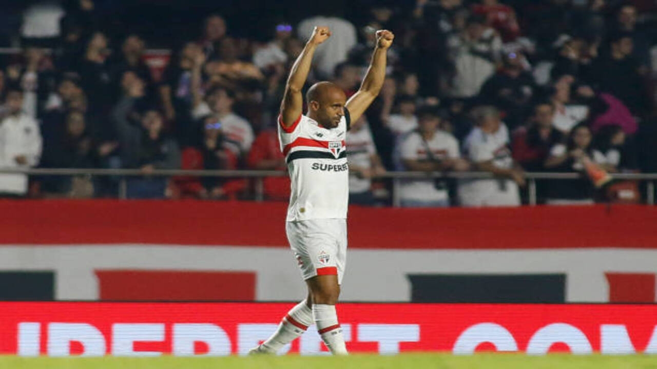 Em jogo emocionante São Paulo vence Grêmio e entra no G4 Lorena Bueri