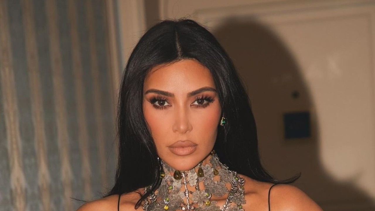 Kim Kardashian fala sobre diagnóstico de vitiligo em filho  Lorena Bueri